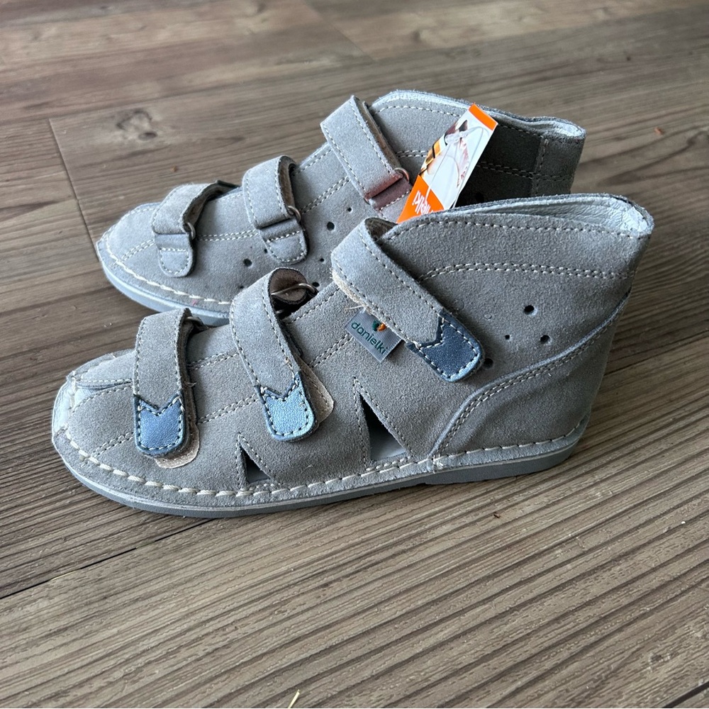Danielki prophylactic orthopedic gray leather sandals. Euro size 31 Us 13-13.5